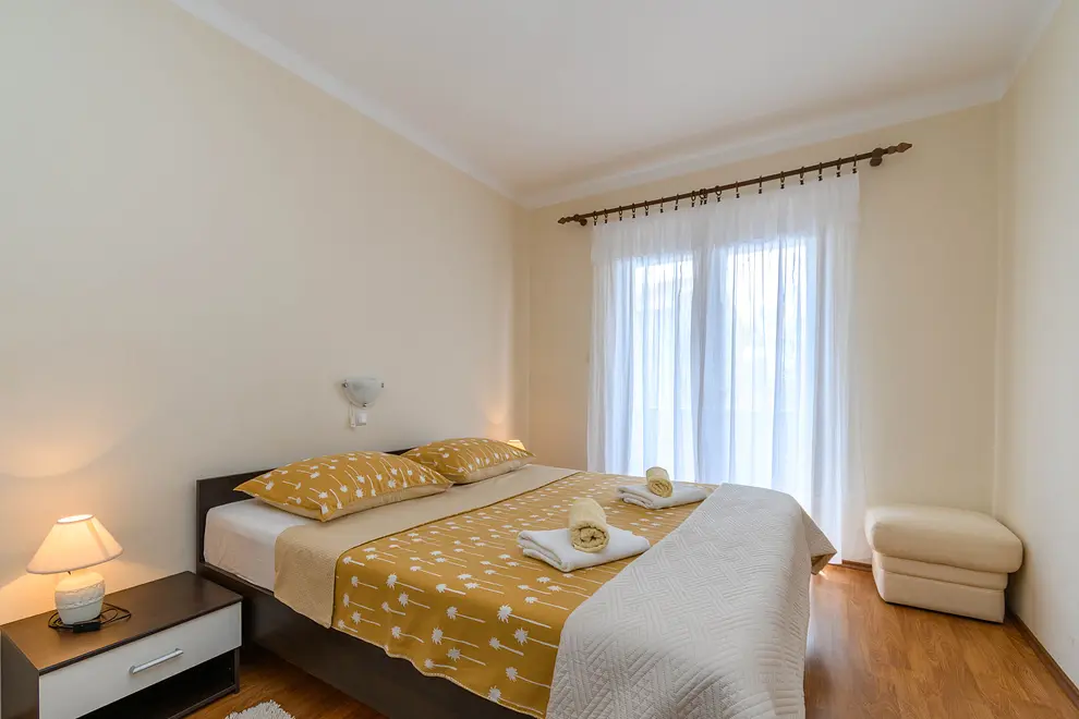 Schlafzimmer 1
