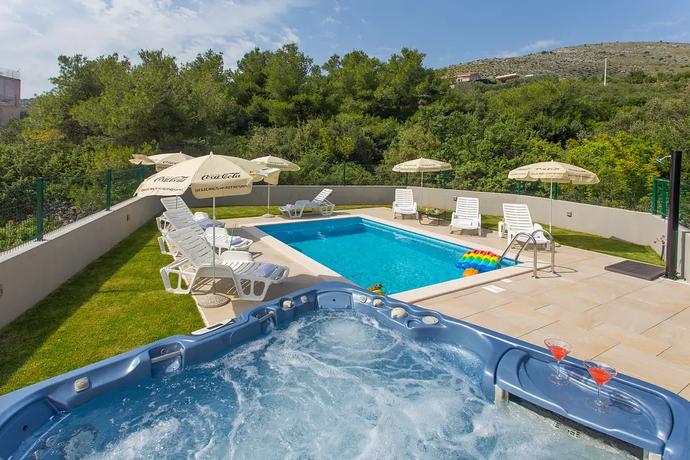 Outdoor-Whirlpool 2