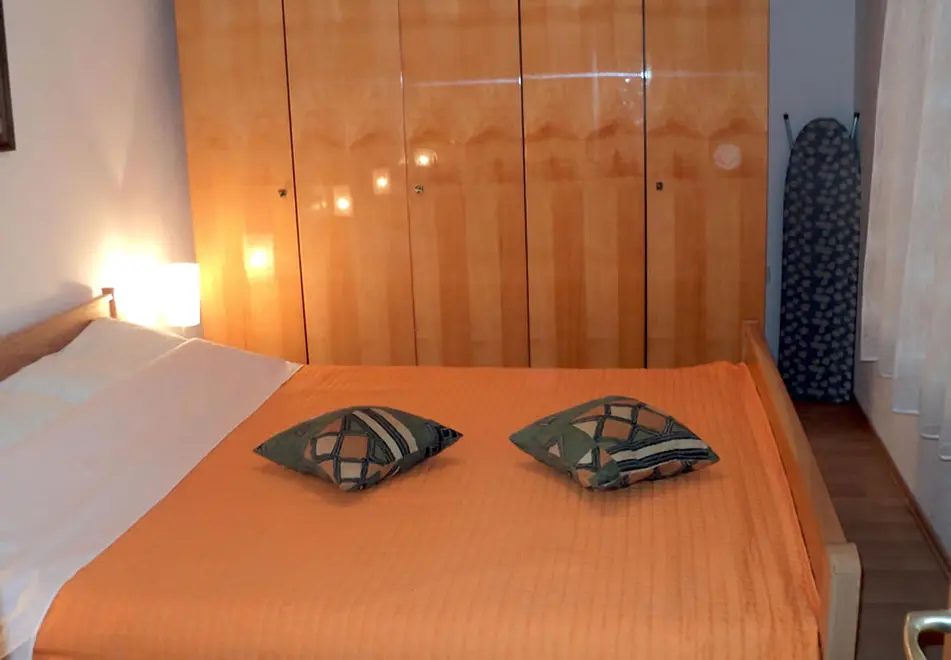Schlafzimmer 2